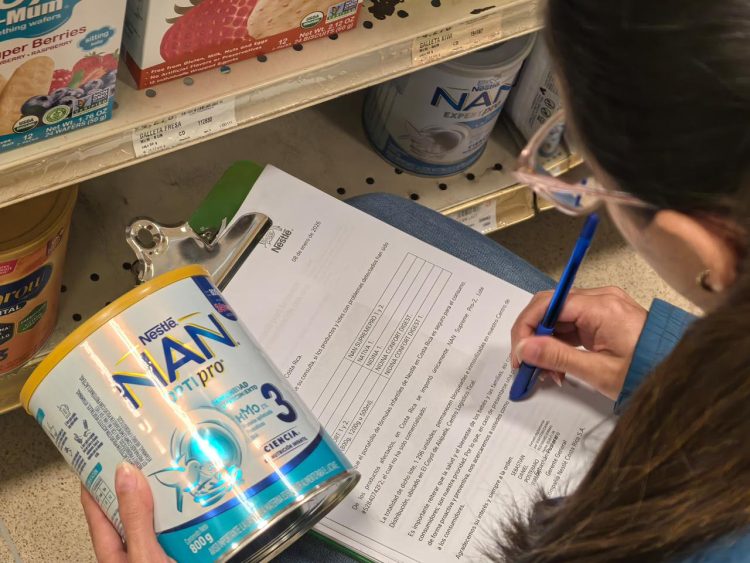 Salud revisa fórmulas infantiles Nestlé NAN tras alertas por contaminación