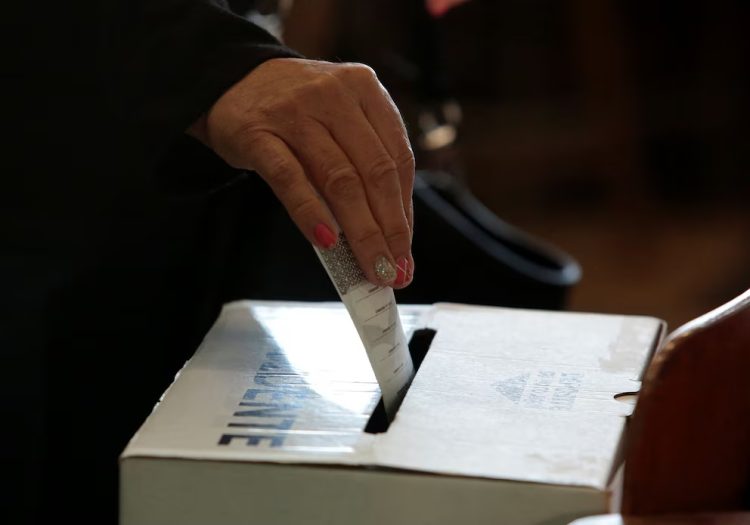 El 40% de los ticos decidirá el futuro del país en solo 30 días