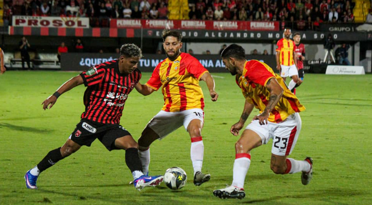 Herediano empata en Alajuela con un golazo de clásico