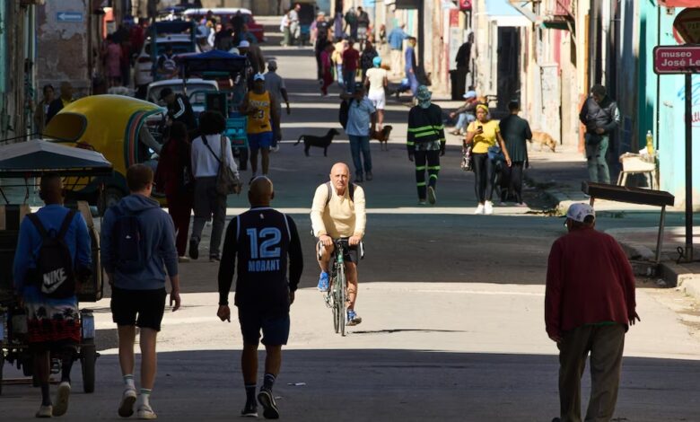 Costa Rica insta a sus ciudadanos a salir de Cuba por escasez de servicios básicos