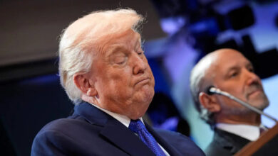 Trump critica fallo judicial y anuncia arancel global de 10%