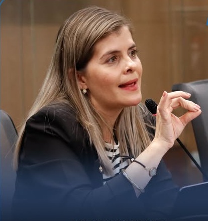 Laura Fernández solicita reunión con jefes de fracción