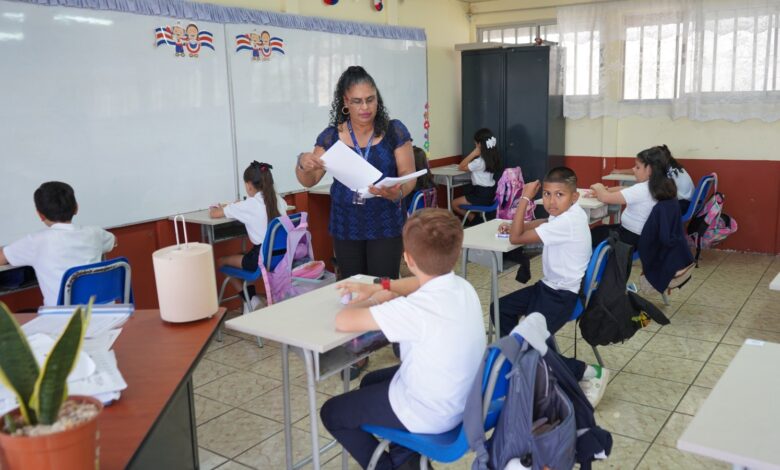 MEP apuesta por grupos más pequeños sin despidos docentes