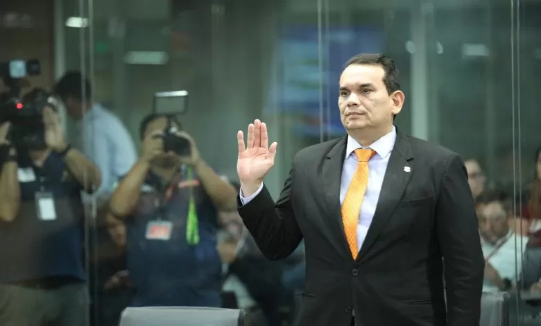 Corte Plena dicta nueva suspensión a Randall Zúñiga