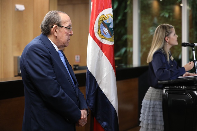 Laura Fernández urge a la Asamblea aprobar siete proyectos “vitales” antes de mayo