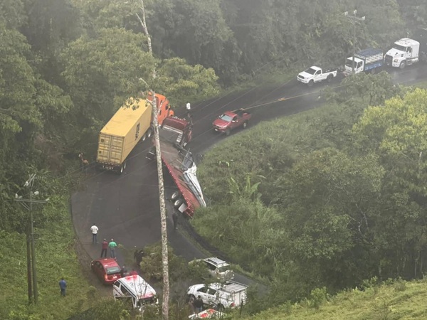 Turrialba prohíbe paso de tráiler en casco central del cantón