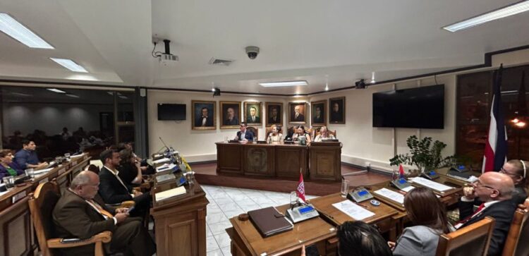 Concejo de San José intenta sancionar a Diego Miranda