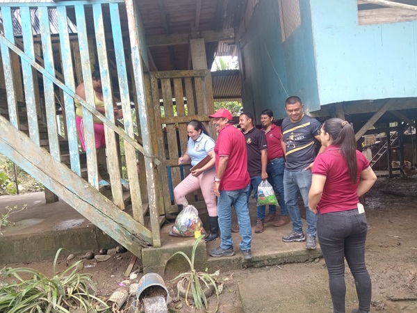 Distribuyen alimentos y preparan regreso de familias tras inundaciones en Talamanca