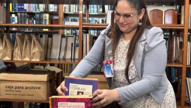 Libros que sanan: Biblioteca del Hospital México lleva alivio emocional a pacientes internados