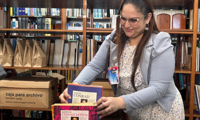 Libros que sanan: Biblioteca del Hospital México lleva alivio emocional a pacientes internados