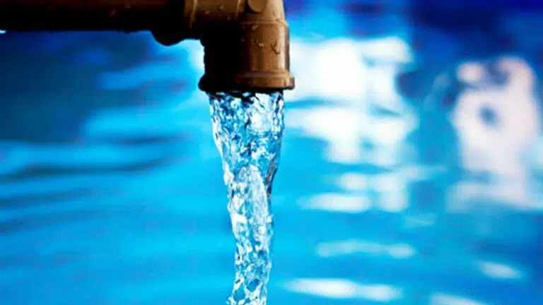 AyA defiende calidad del agua potable y habla de monitoreo constante en todo el país