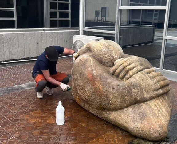 CCSS da mantenimiento a 24 esculturas en todo el país