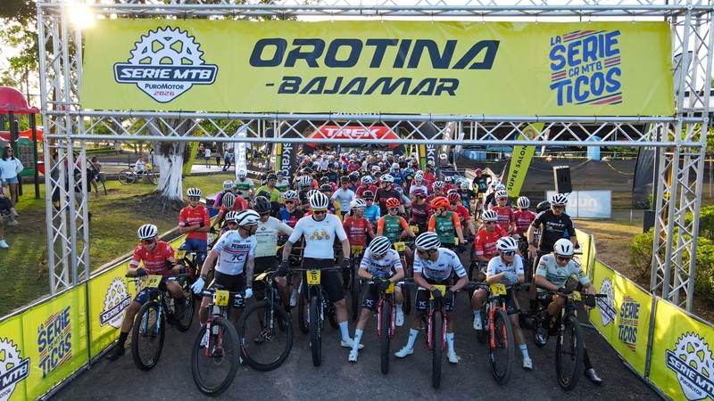 Luis Mejía y Cristel Espinoza ganan la primera fecha de la Serie CR MTB en Orotina