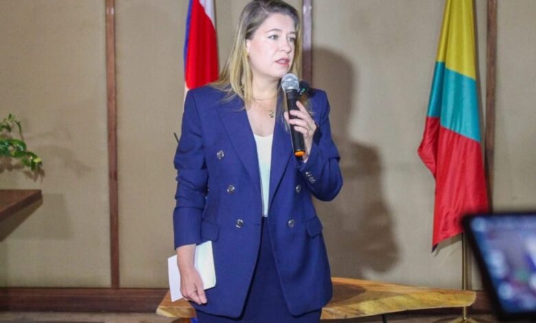 Claudia Dobles propone agenda común del bloque de oposición y anuncia gira nacional