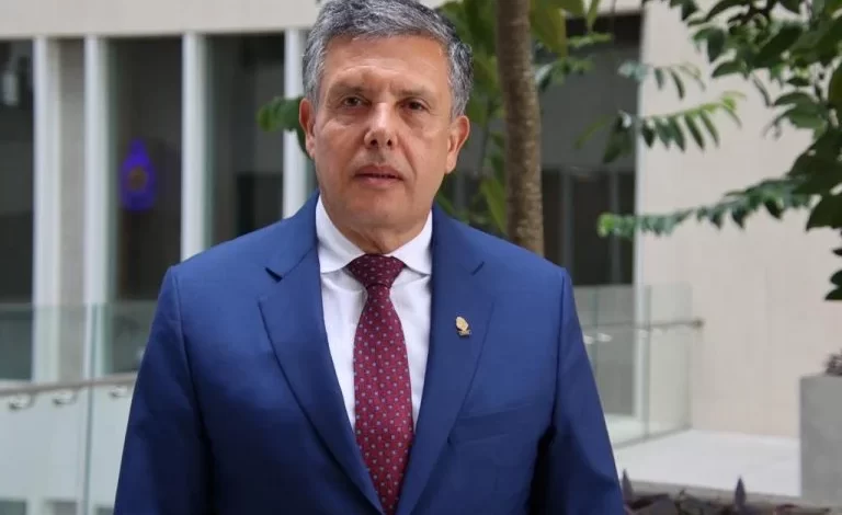 Despiden a diputado Óscar Izquierdo del AyA y él habla de persecución política