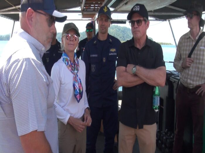 Embajada de EE. UU. dona equipo a Guardacostas para lucha antidrogas