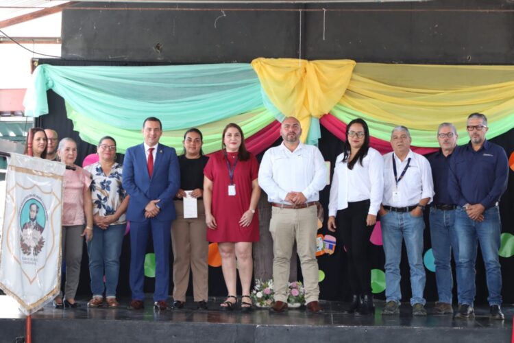 INDER fortalece la educación rural: traspaso de terreno en Pejivalle beneficia a 440 personas en Jiménez