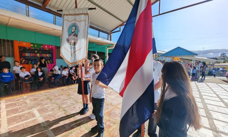 INDER fortalece la educación rural: traspaso de terreno en Pejivalle beneficia a 440 personas en Jiménez