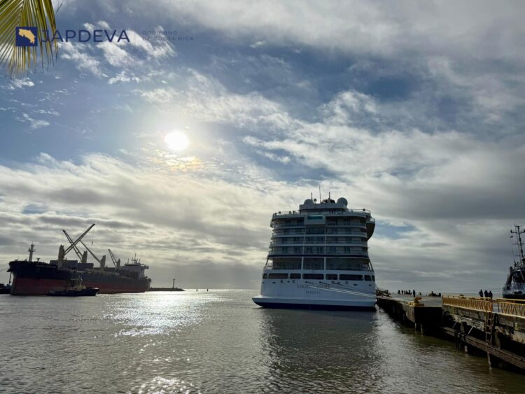 Puerto Limón recibe al crucero Viking Mars con más de 900 pasajeros