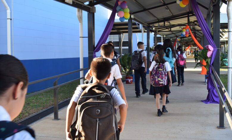 Más estudiantes, nuevas reglas y mayor presupuesto: así inicia el curso lectivo 2026