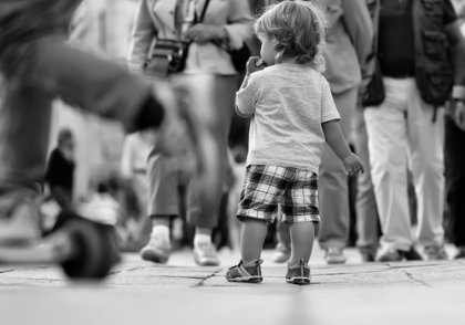 Fuerza Pública encuentra a niño de 3 años solo y lo pone bajo resguardo del PANI