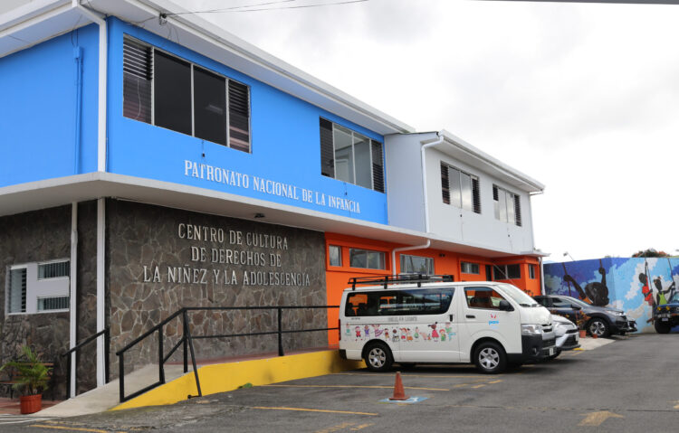Fuerza Pública encuentra a niño de 3 años solo y lo pone bajo resguardo del PANI