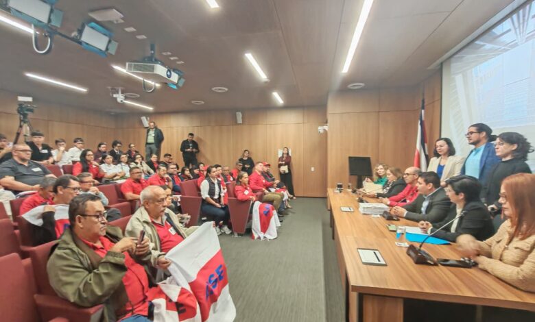 Proyecto de ley propone excluir la educación pública de la regla fiscal