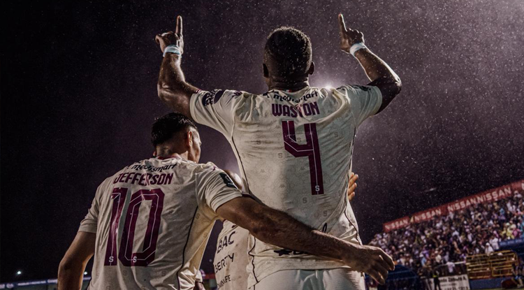 Saprissa golpea con un 1x3 a San Carlos para seguir presionando en la cima