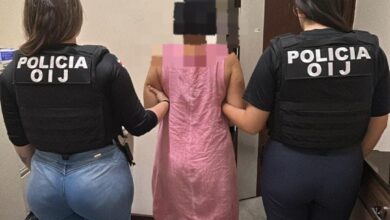 Detenida activista por presuntas amenazas contra el presidente Chaves y Laura Fernández