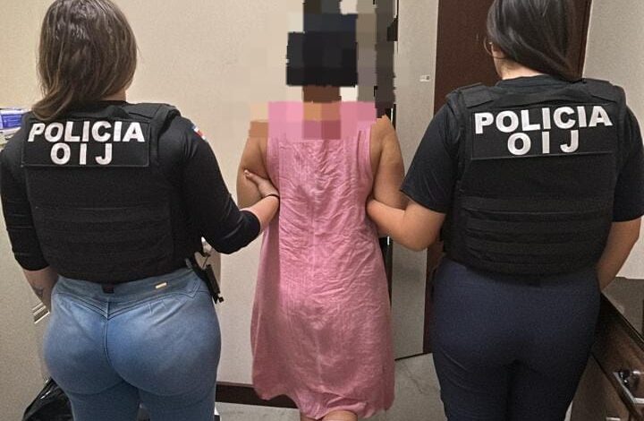 Detenida activista por presuntas amenazas contra el presidente Chaves y Laura Fernández