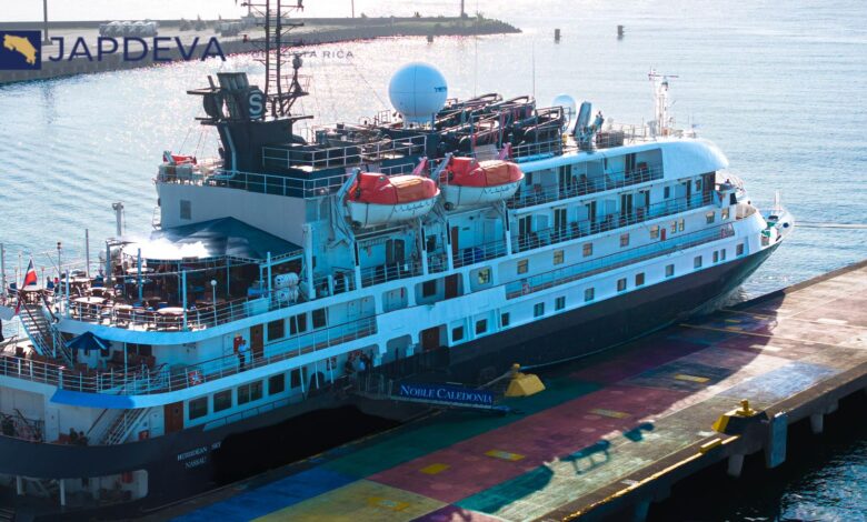 Crucero "Hebridem Sky" activa comercio y turismo en Limón