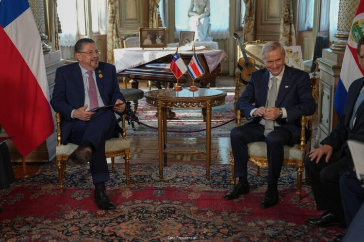 Chaves y Fernández se reúnen con José Antonio Kast en Chile