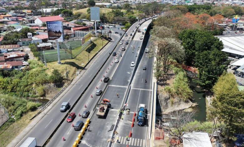 Puente sobre río María Aguilar avanza y reordena tránsito vial