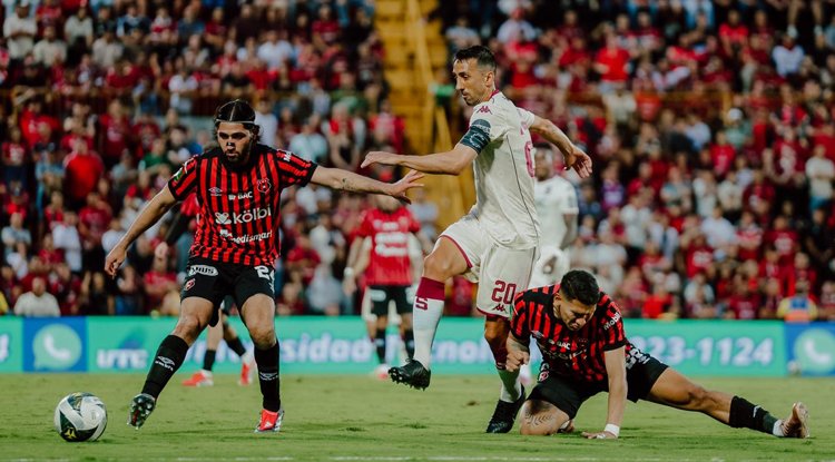 Alajuelense y Saprissa empatan 1x1 en el Morera
