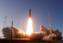 Artemis II inició el histórico vuelo tripulado alrededor de la Luna