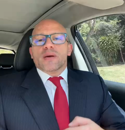 Guillén arremete contra Chaves por mensaje sobre control de poderes del Estado