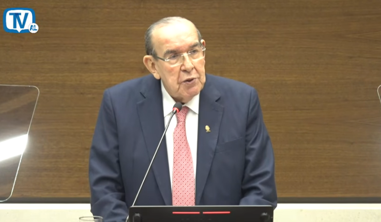 Rodrigo Arias lamenta falta de cuórum y pide perdón al país