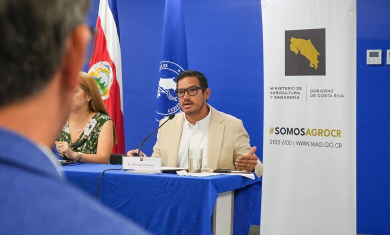 Víctor Carvajal renuncia al Ministerio de Agricultura