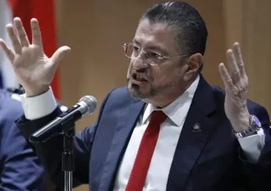 Chaves vetó proyecto para reajustar pensiones del Magisterio