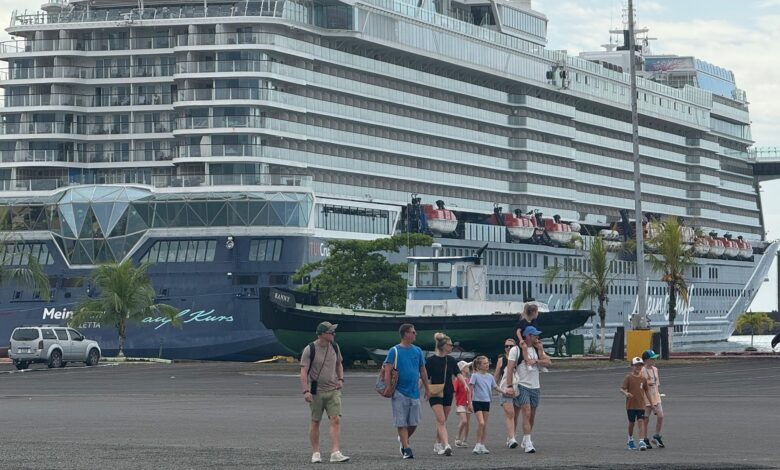 Crucero "Mein Schiff 1" con más de 3000 pasajeros impulsa economía local en Puerto Limón