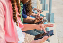 Avanza proyecto para limitar acceso de menores de edad a plataformas digitales