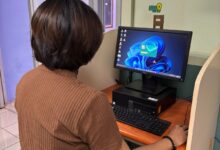 MEP y PROCOMER impulsan becas digitales a jóvenes y adultos