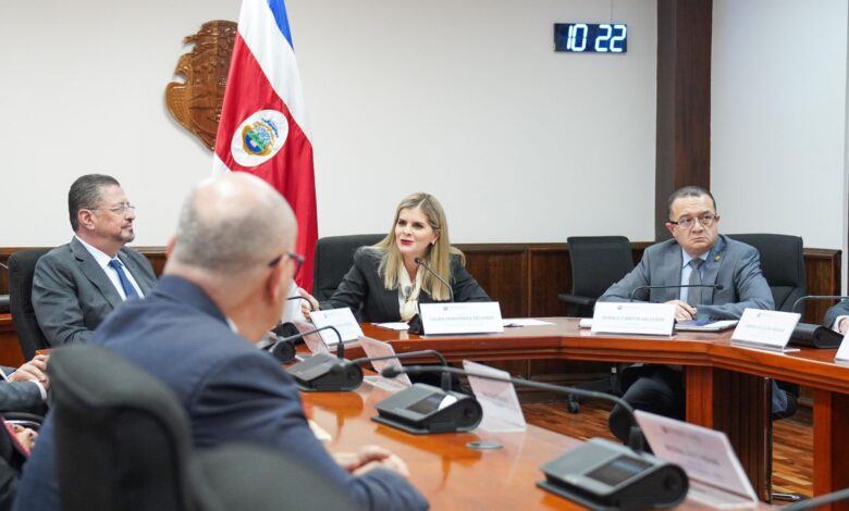 Laura Fernández suspende reunión de Supremos Poderes tras negativa de Orlando Aguirre