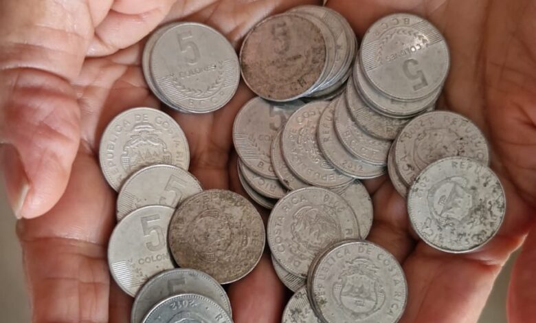 ARESEP redondea tarifas de servicios públicos por retiro de las monedas de ₡5