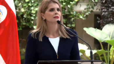 Laura Fernández rechaza acusaciones de autoritarismo y reta al fiscal Carlos Díaz a presentar pruebas