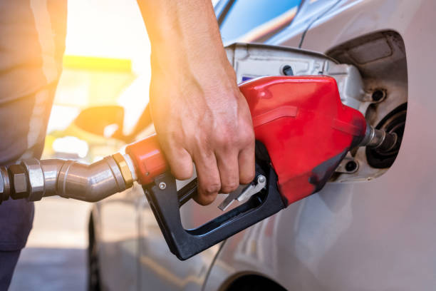 ¿Viene una rebaja en los combustibles? Esto es lo que se proyecta para agosto