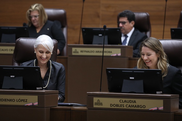 Congreso da marcha atrás: Dobles y Gordienko consiguen cambio en comisiones