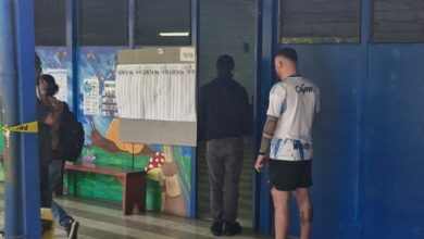 Llevarse una papeleta le costó caro a un votante