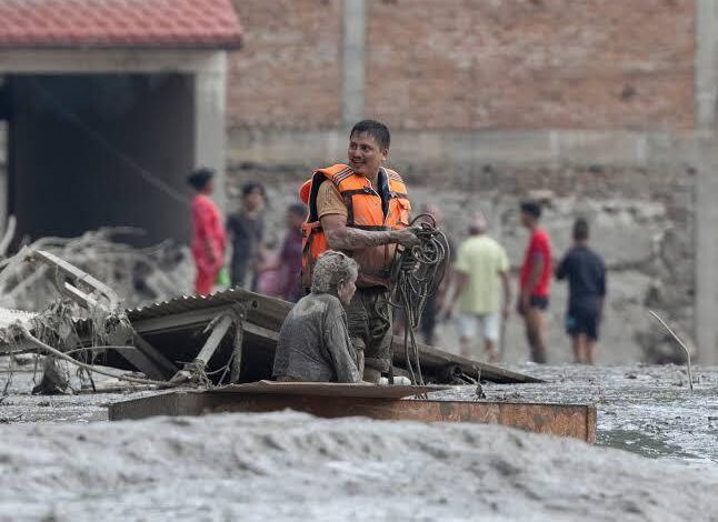Tragedia en Nepal y China deja desaparecidos de más de 30 países